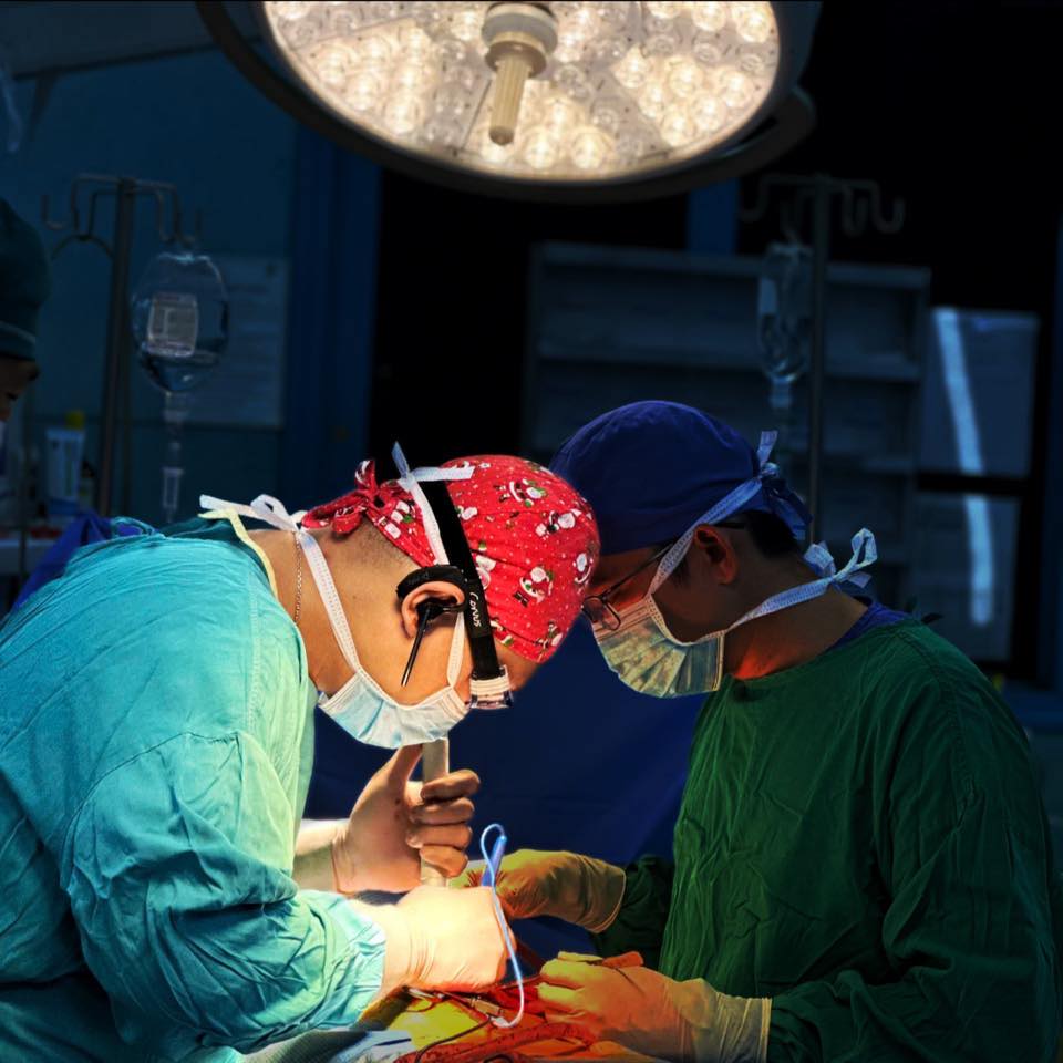 phau-thuat-veo-cot-song